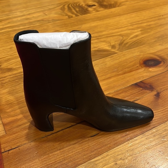 Tory Burch Banana Chelsea Boot - Picture 4 of 6